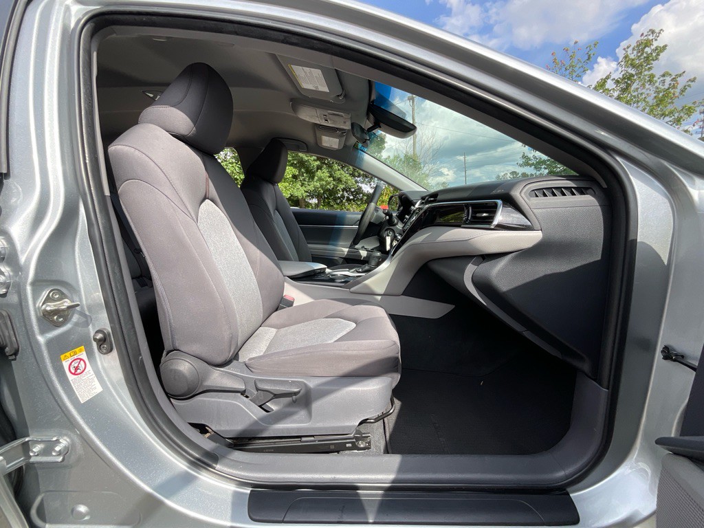 2018 Toyota Camry Image 16