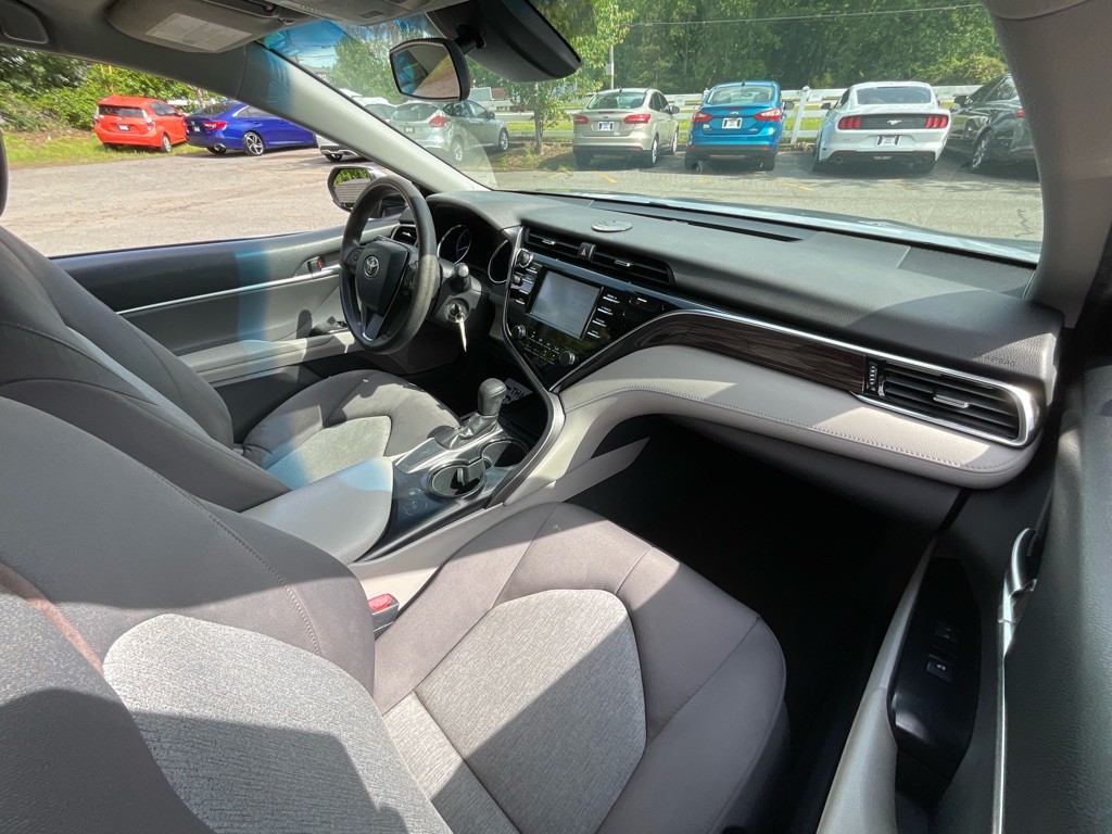 2018 Toyota Camry Image 17