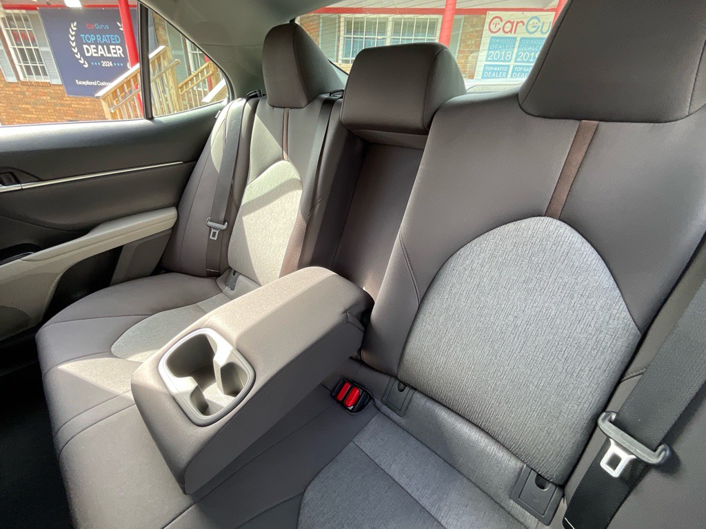 2018 Toyota Camry Image 32