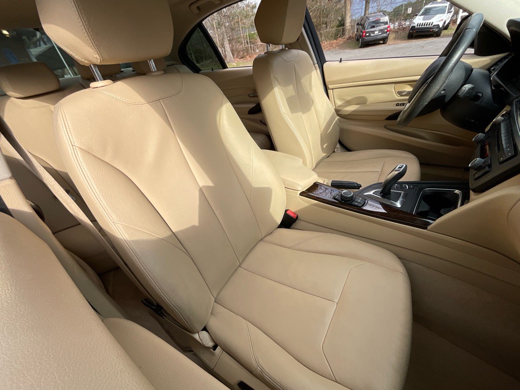 2015 BMW 3 Series Image 18