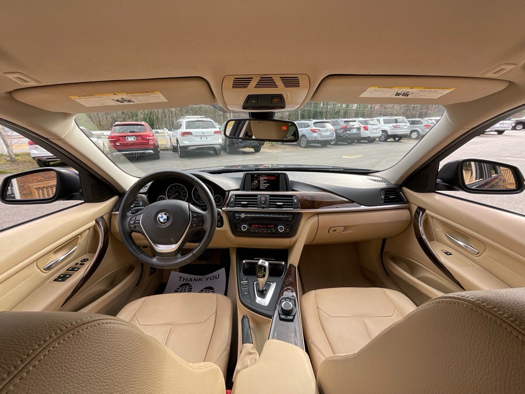 2015 BMW 3 Series Image 19