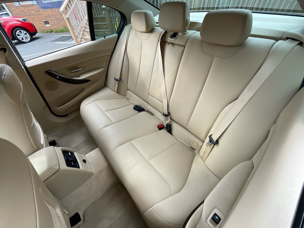 2015 BMW 3 Series Image 28