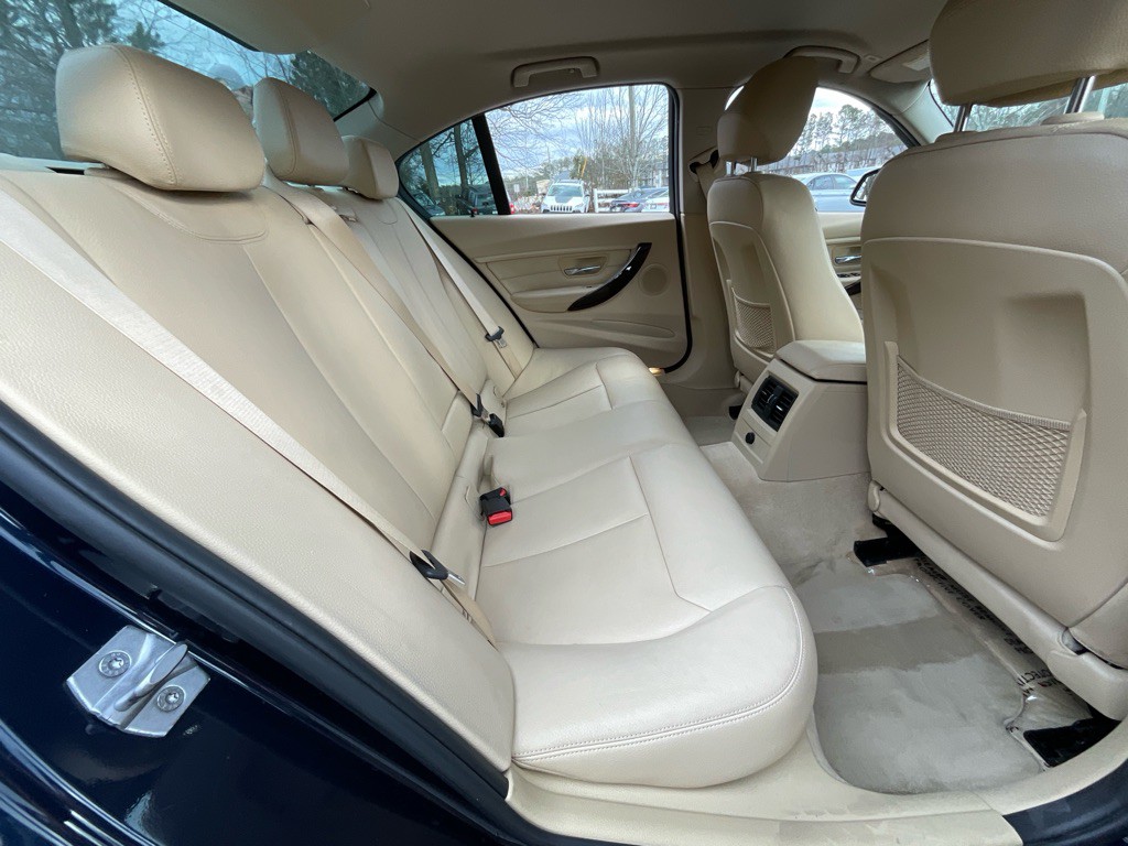 2015 BMW 3 Series Image 29