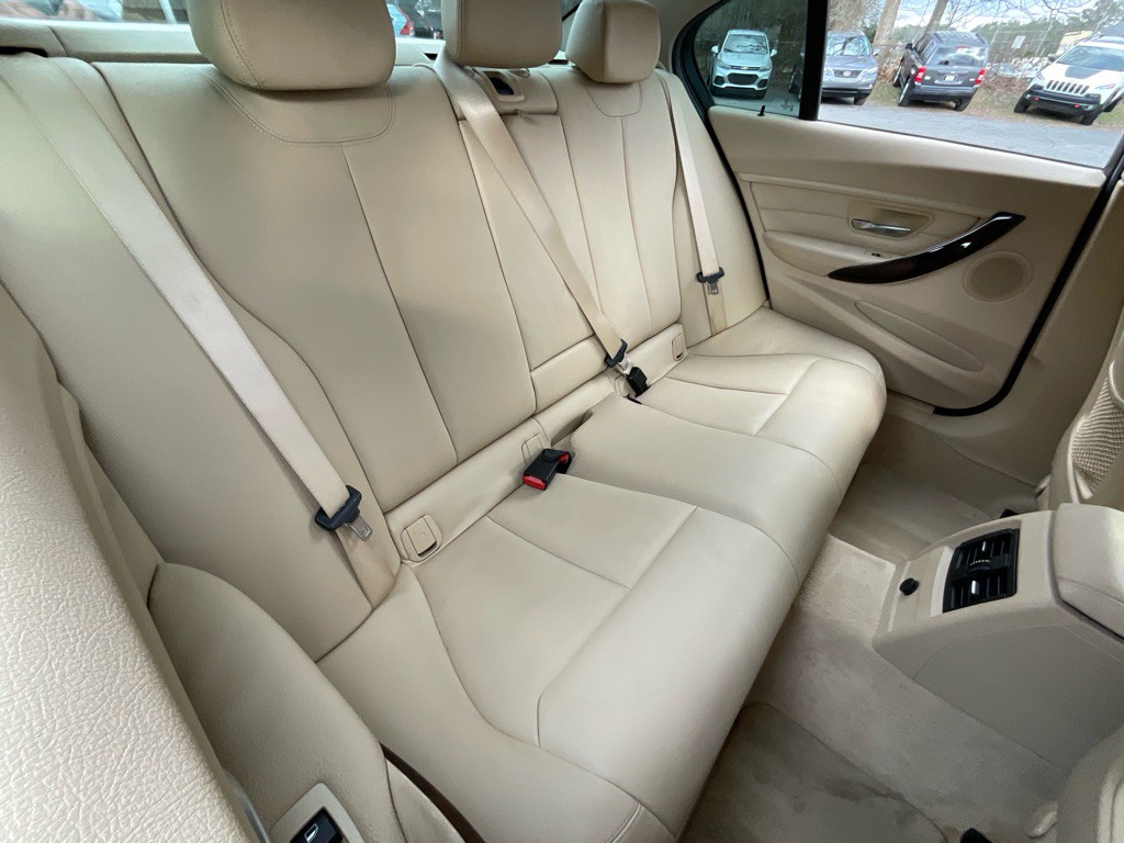 2015 BMW 3 Series Image 31