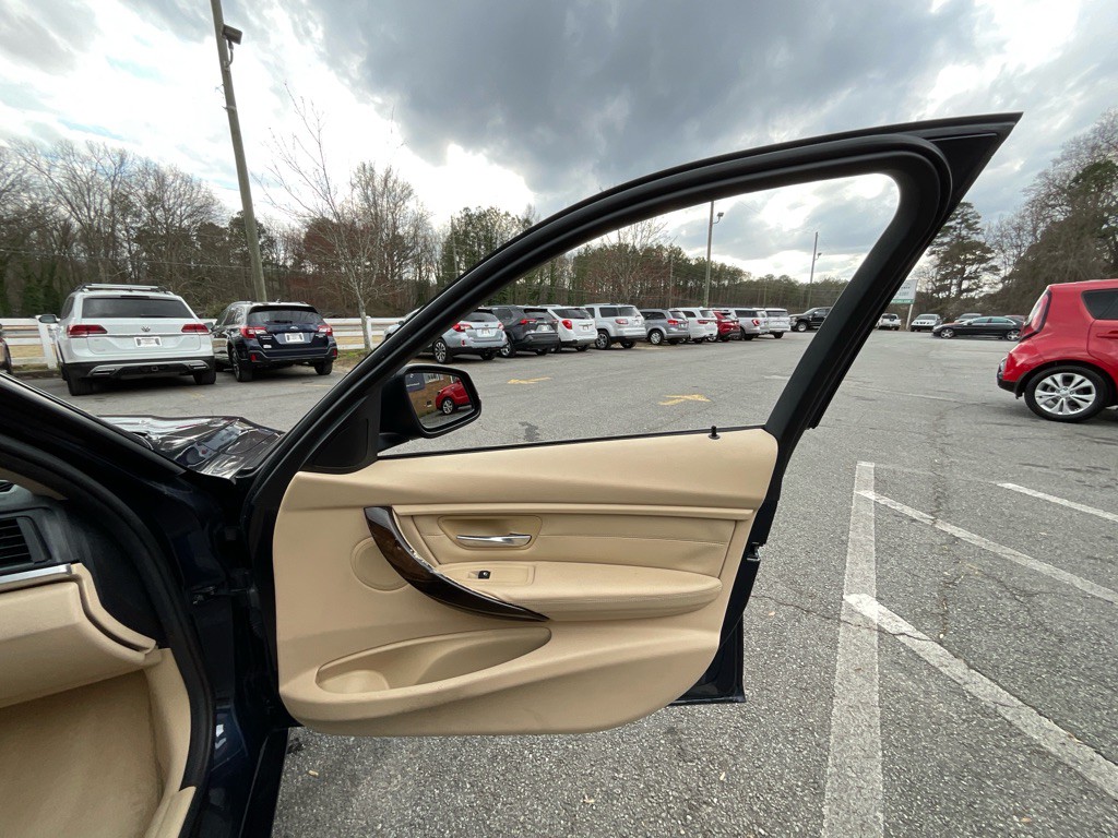 2015 BMW 3 Series Image 41