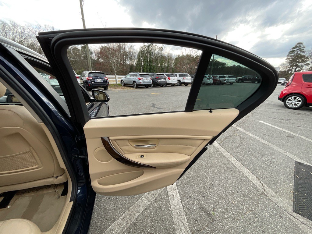 2015 BMW 3 Series Image 42