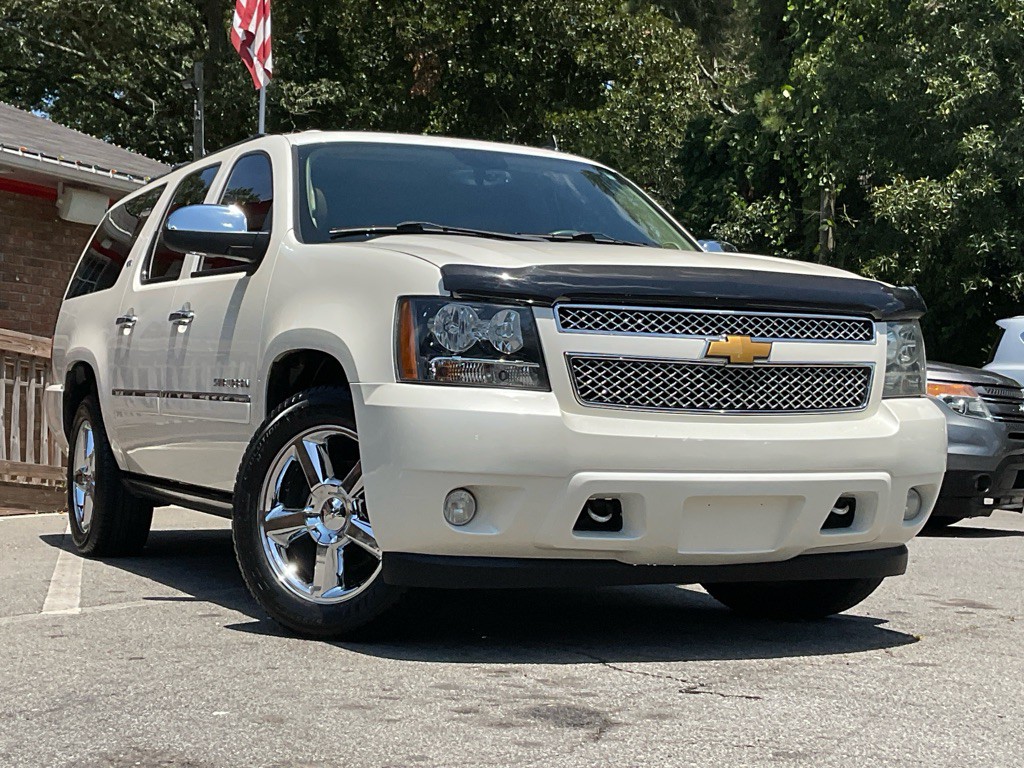 2014 Chevrolet Suburban Image 3