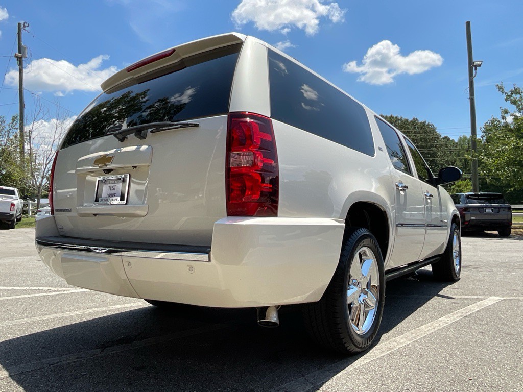 2014 Chevrolet Suburban Image 5