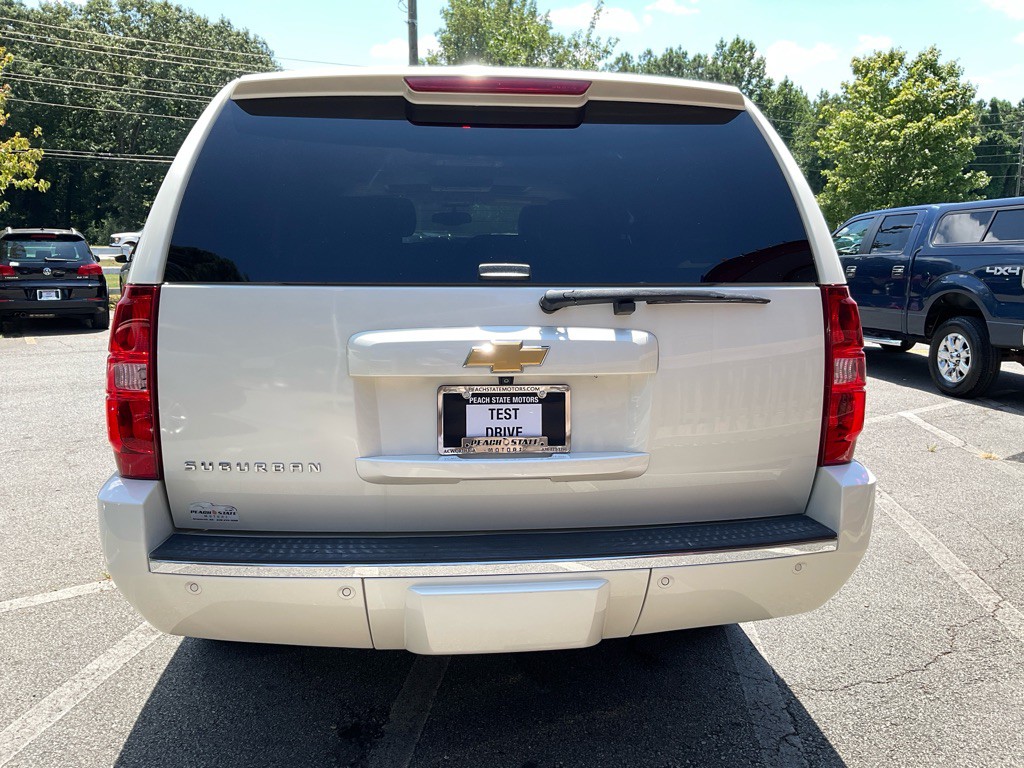 2014 Chevrolet Suburban Image 6