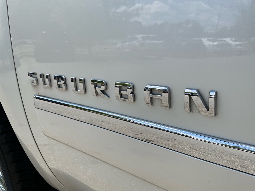 2014 Chevrolet Suburban Image 11