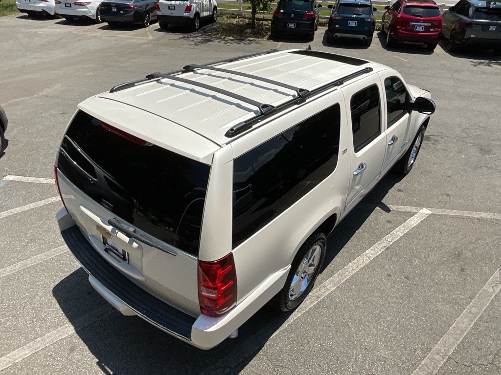 2014 Chevrolet Suburban Image 12