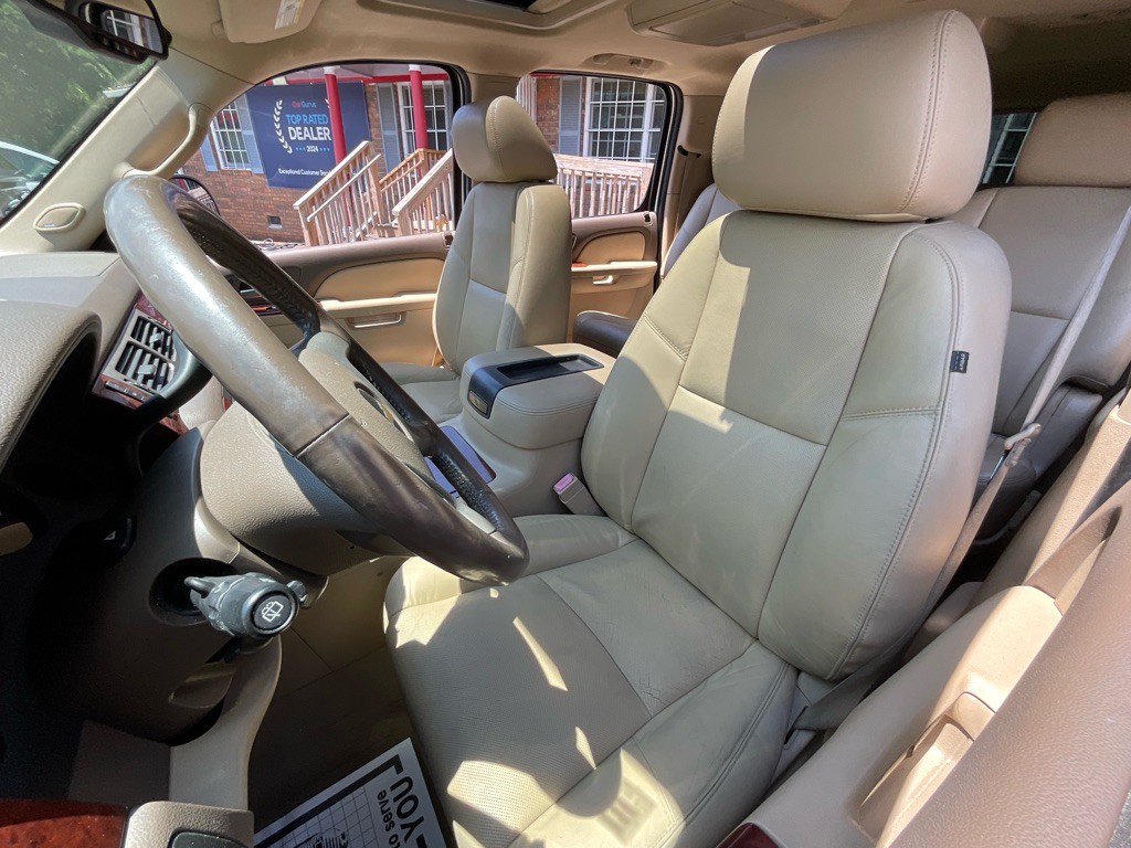 2014 Chevrolet Suburban Image 17