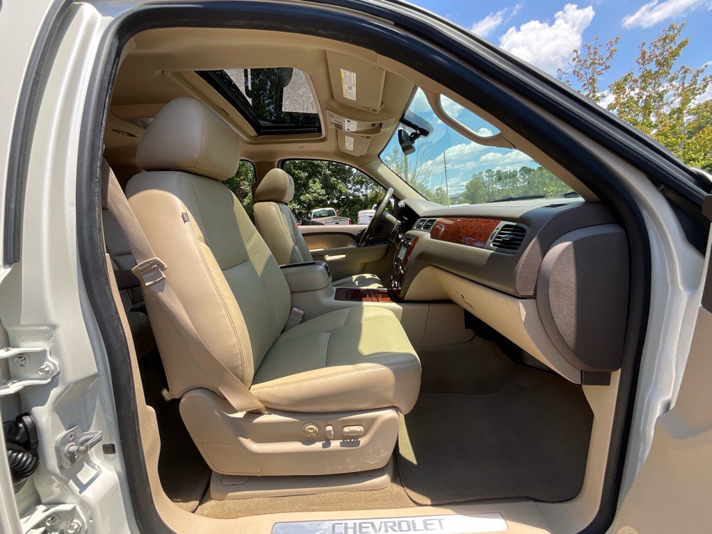 2014 Chevrolet Suburban Image 18