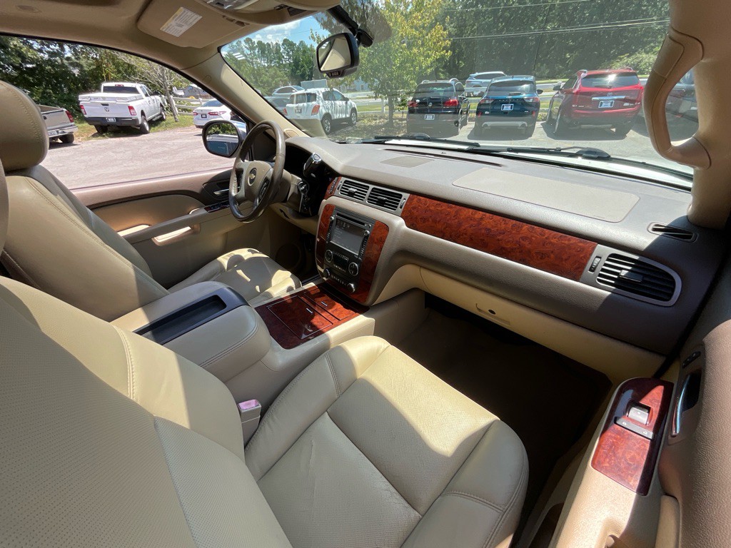 2014 Chevrolet Suburban Image 19
