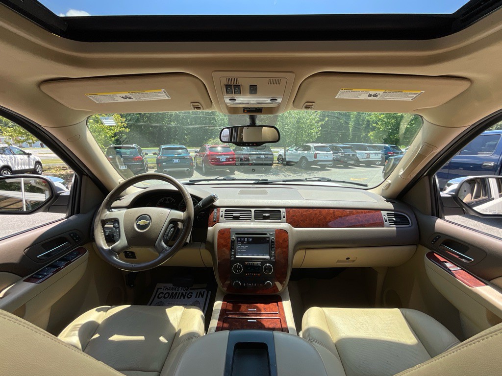 2014 Chevrolet Suburban Image 21