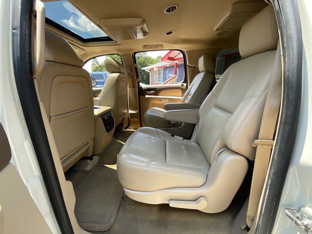 2014 Chevrolet Suburban Image 30