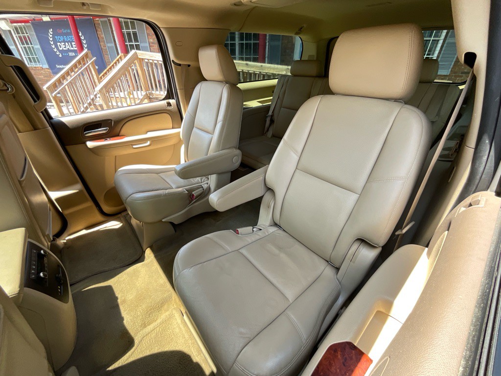 2014 Chevrolet Suburban Image 32