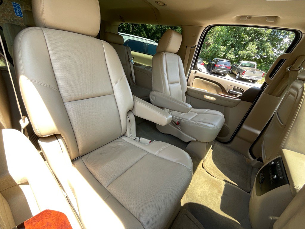 2014 Chevrolet Suburban Image 35