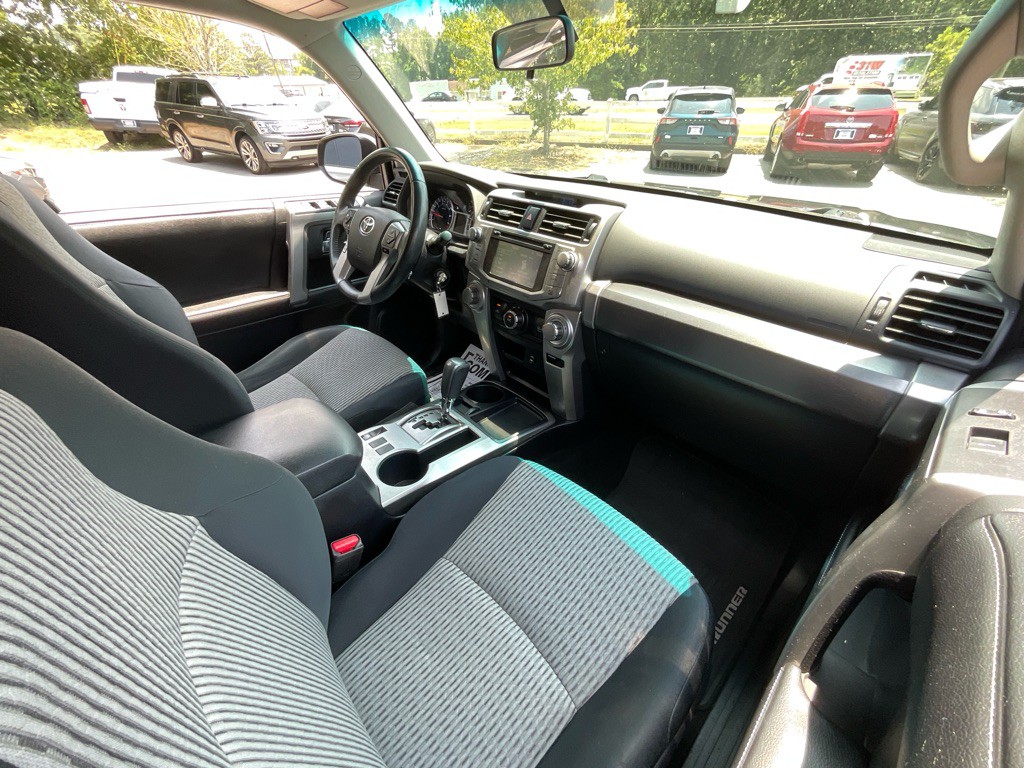 2015 Toyota 4Runner Image 18