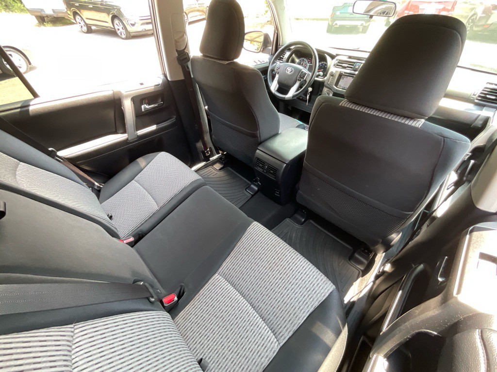 2015 Toyota 4Runner Image 32