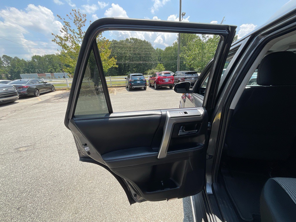2015 Toyota 4Runner Image 45