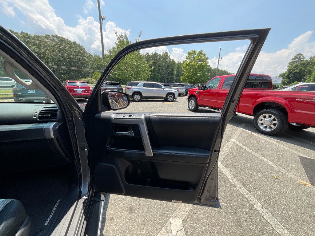 2015 Toyota 4Runner Image 46