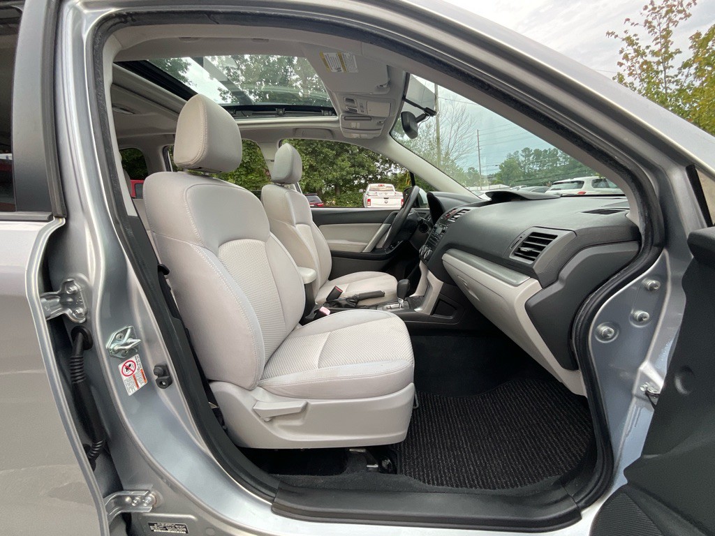 2014 Subaru Forester Image 17