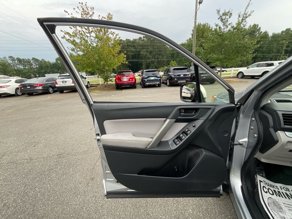 2014 Subaru Forester Image 38