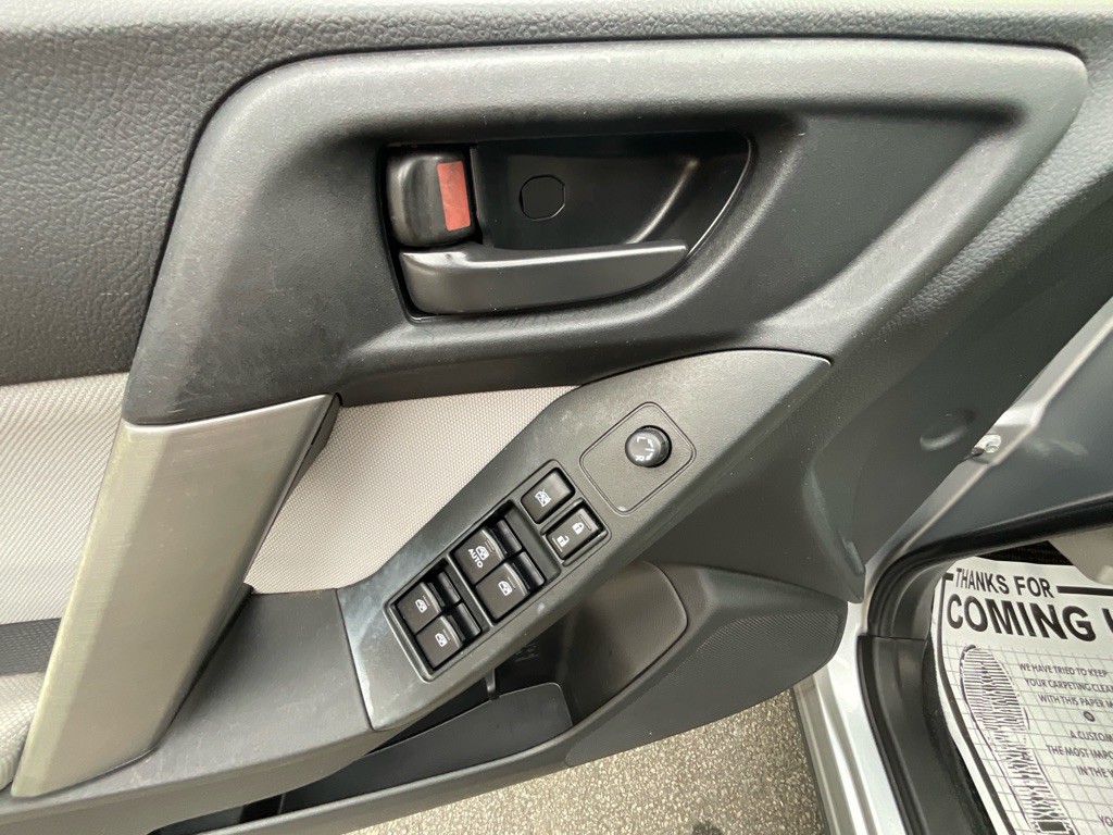 2014 Subaru Forester Image 39