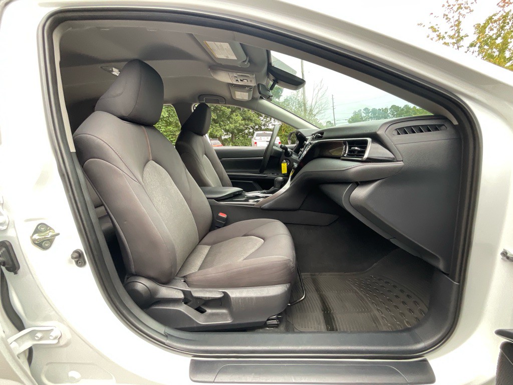 2020 Toyota Camry Image 16