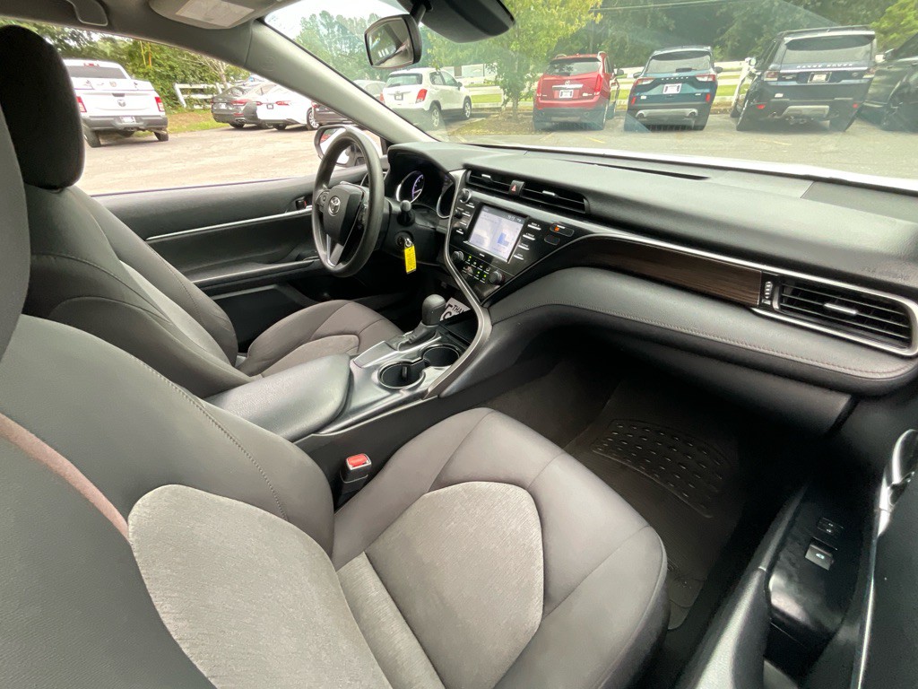 2020 Toyota Camry Image 17