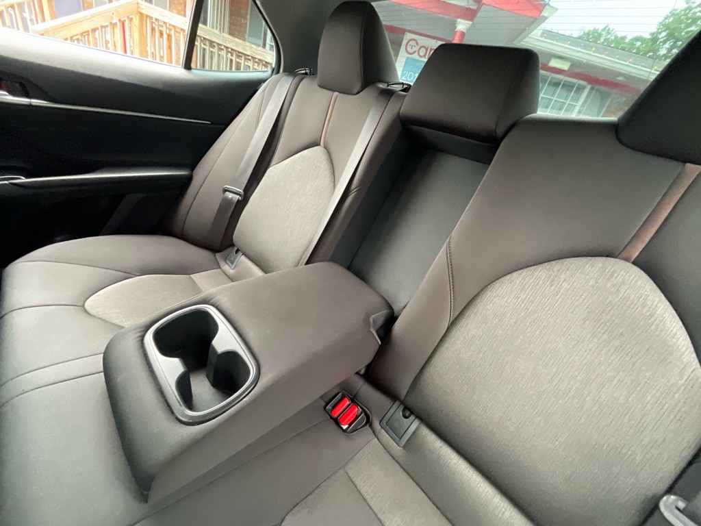 2020 Toyota Camry Image 32