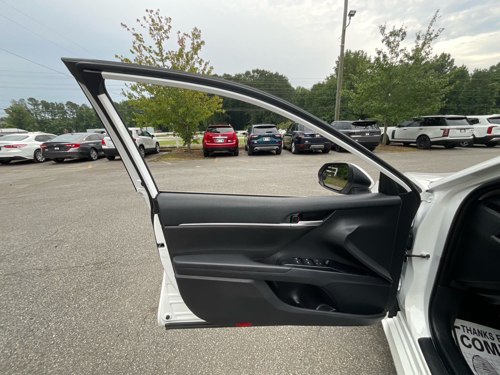 2020 Toyota Camry Image 36