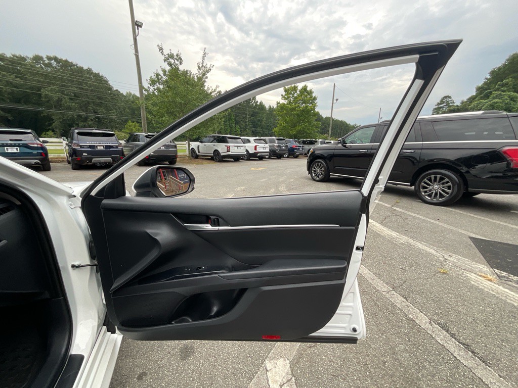 2020 Toyota Camry Image 40