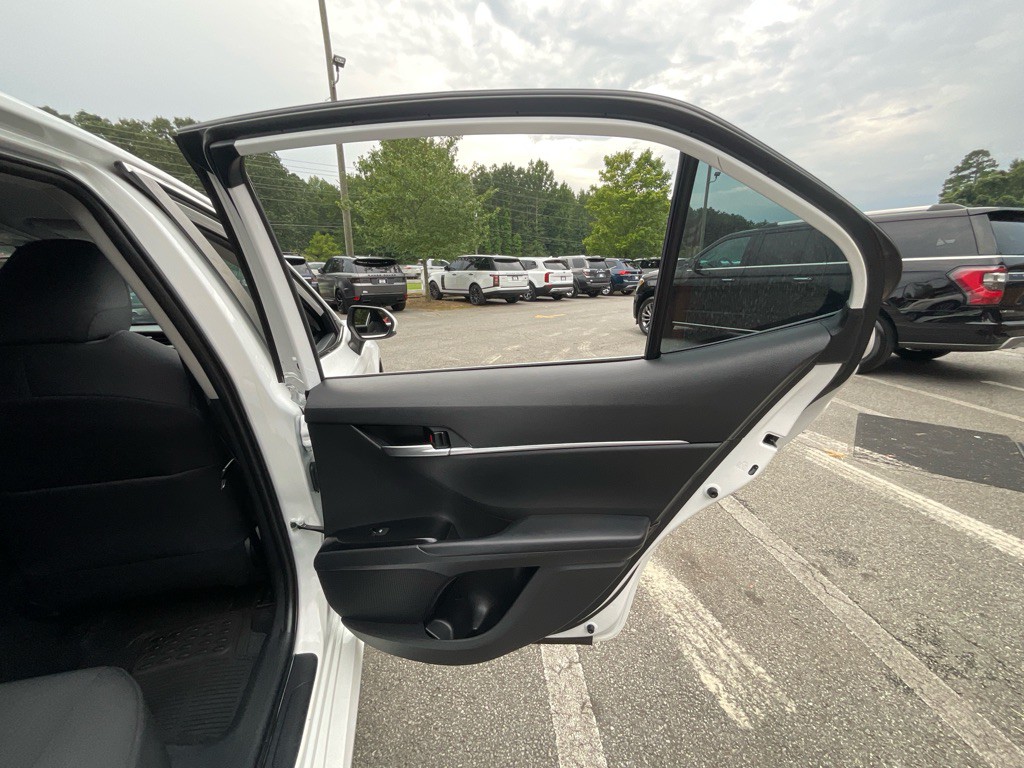 2020 Toyota Camry Image 41