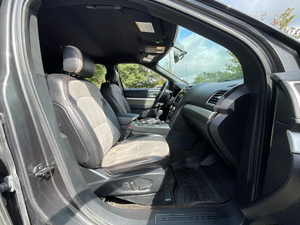 2017 Ford Explorer Image 16