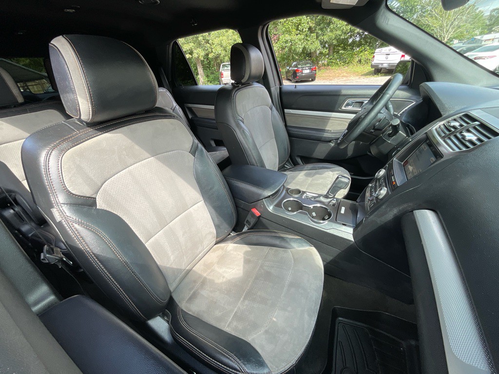 2017 Ford Explorer Image 18
