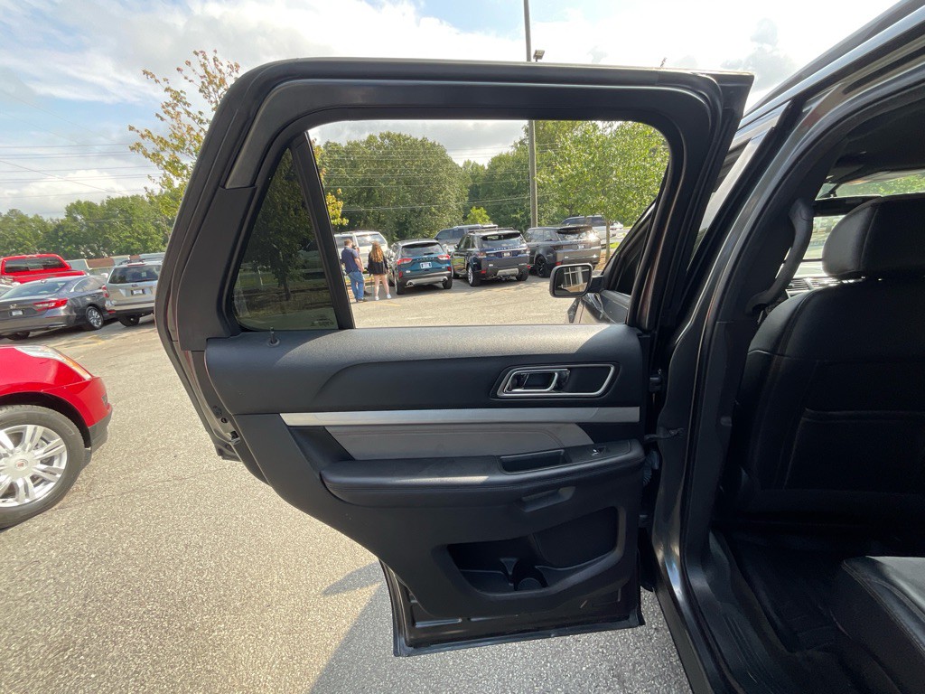 2017 Ford Explorer Image 44