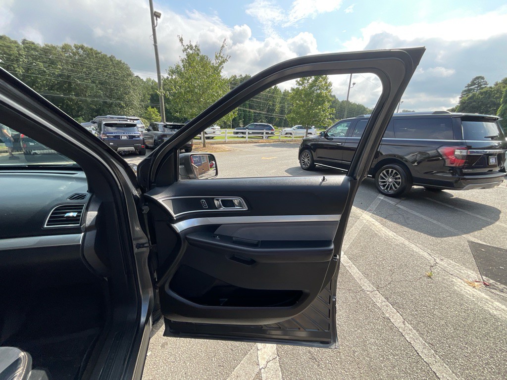 2017 Ford Explorer Image 45