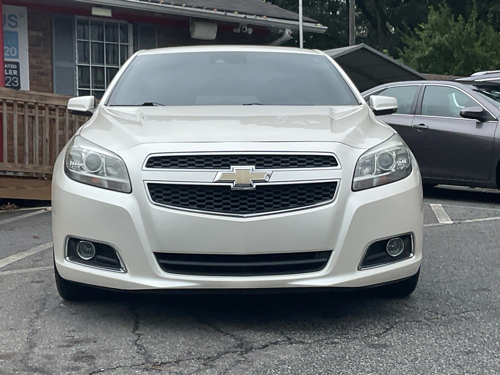 2013 Chevrolet Malibu Image 2