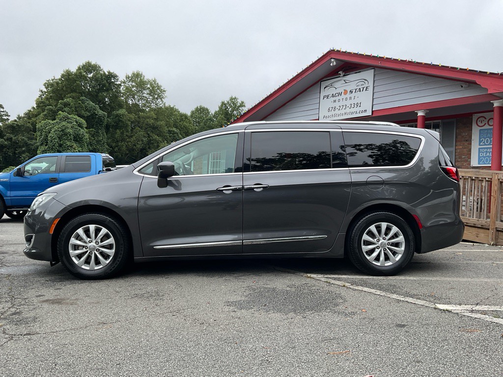 2019 Chrysler Pacifica Image 8