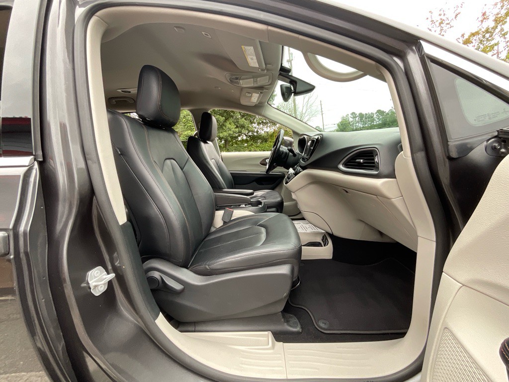 2019 Chrysler Pacifica Image 16