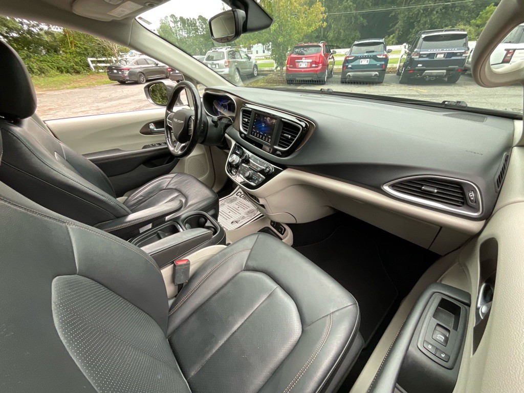 2019 Chrysler Pacifica Image 17