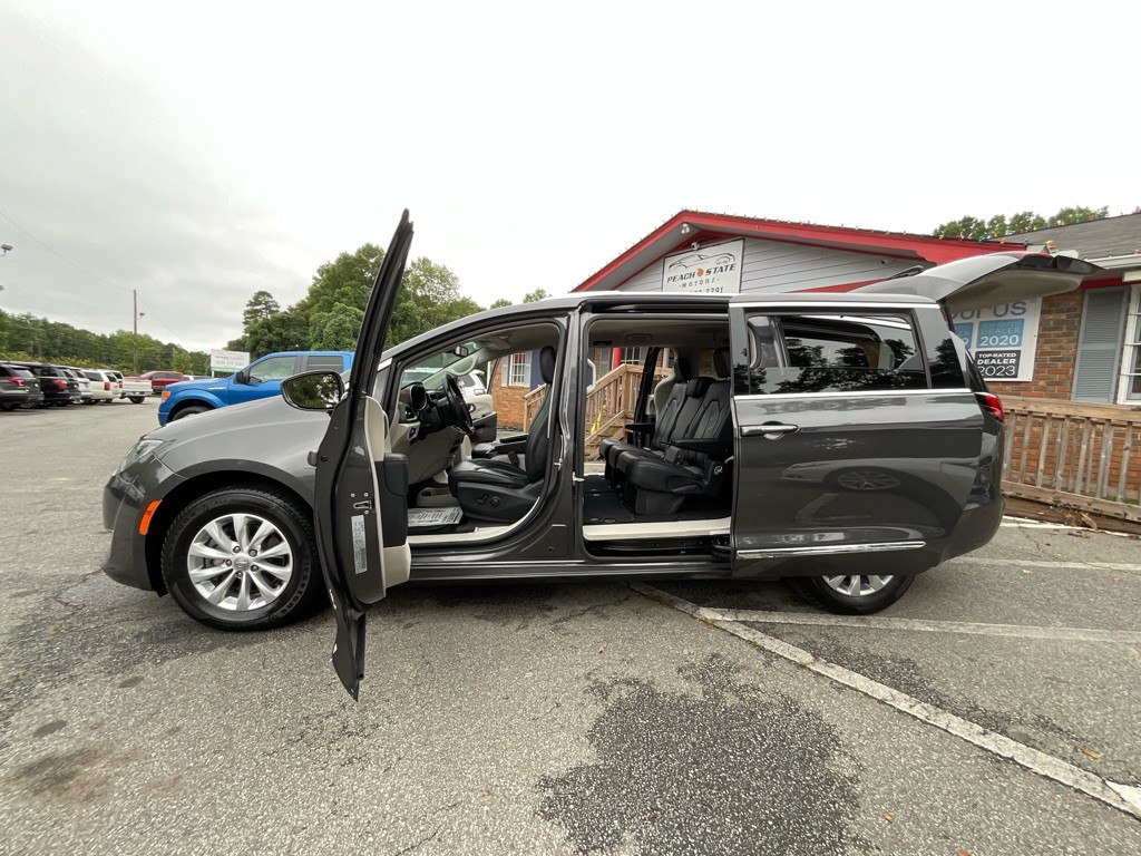 2019 Chrysler Pacifica Image 35