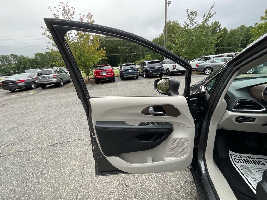 2019 Chrysler Pacifica Image 38