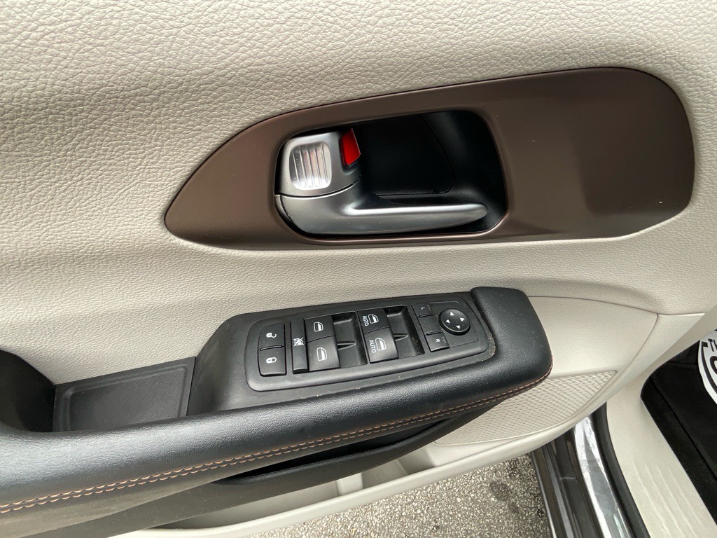 2019 Chrysler Pacifica Image 39