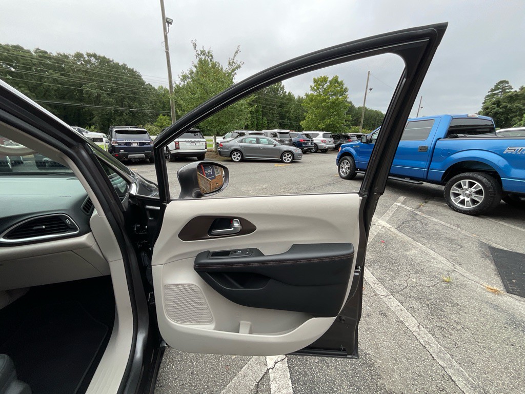 2019 Chrysler Pacifica Image 41
