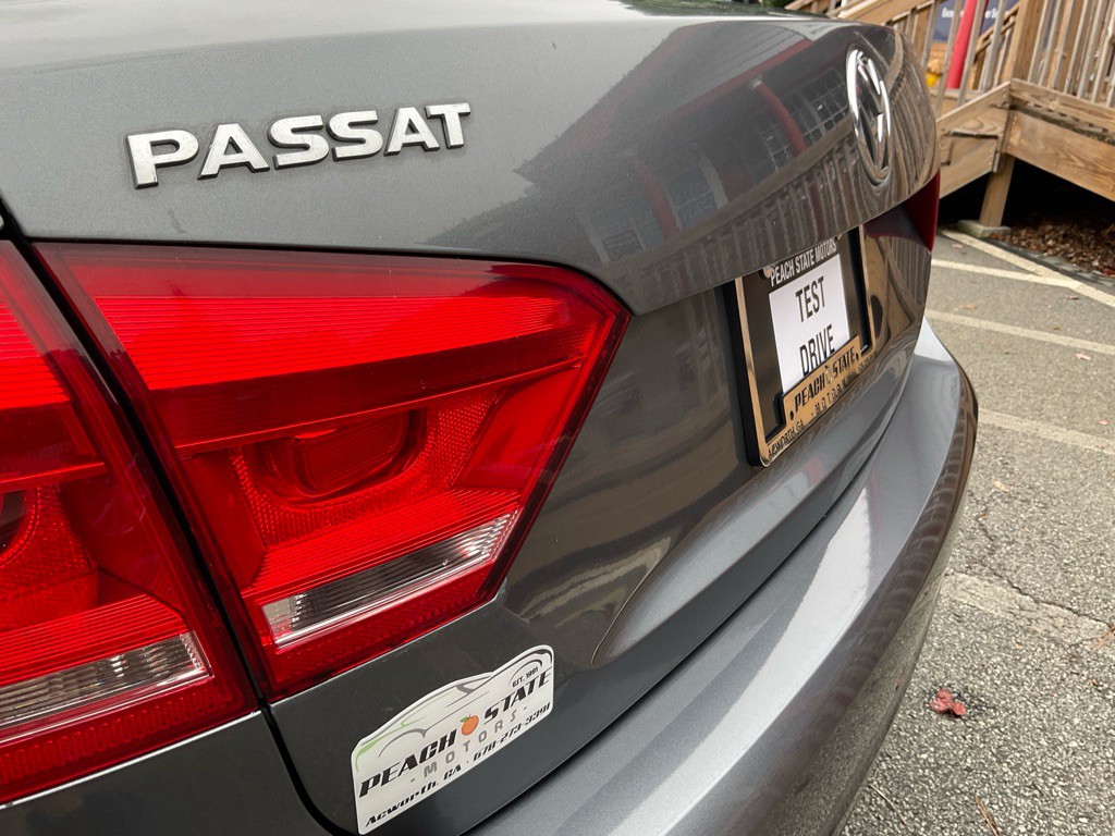 2015 Volkswagen Passat Image 9