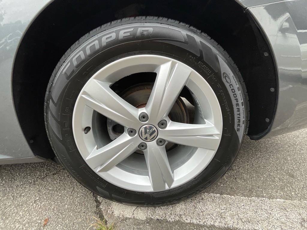2015 Volkswagen Passat Image 11