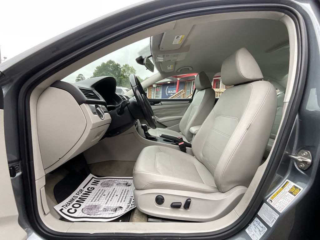 2015 Volkswagen Passat Image 13